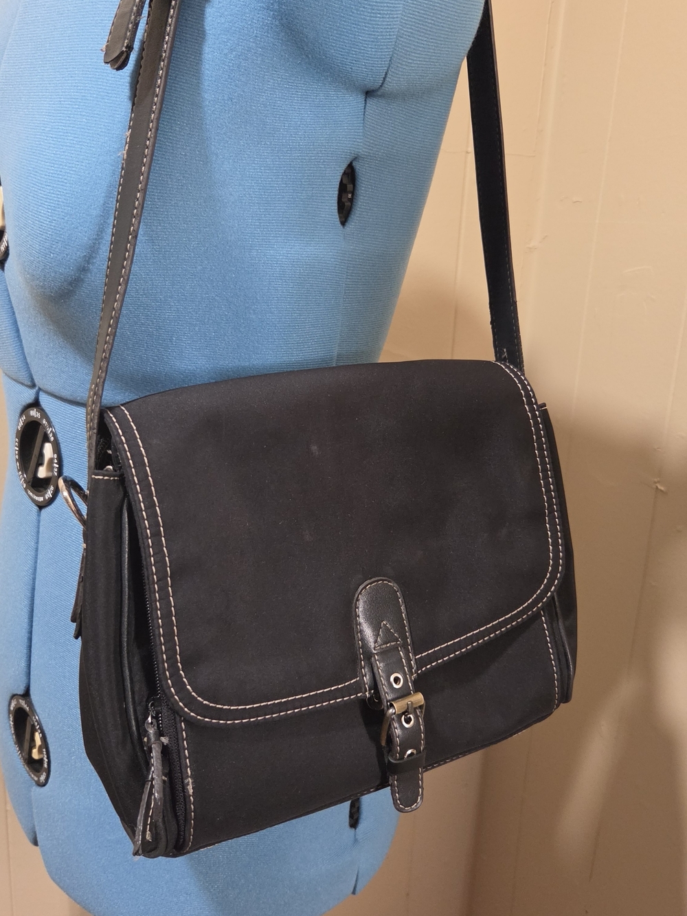 90s Nine West Black Messenger Bag with Contrast Stitching